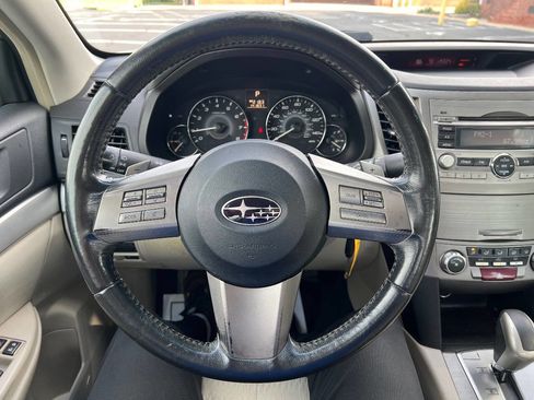 Used 2010 Subaru Legacy 2.5i Premium image 17