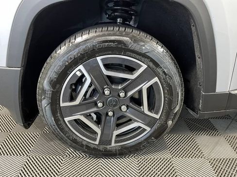Used 2026 Jeep Cherokee Laredo AWD/4WD image 10