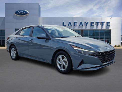 Used 2022 Hyundai Elantra SE FWD image 1