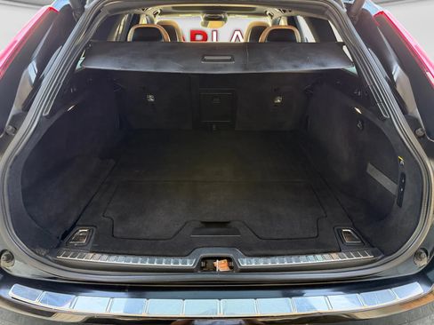 Used 2018 Volvo V90 T6 Cross Country w/ Convenience Package AWD/4WD image 18