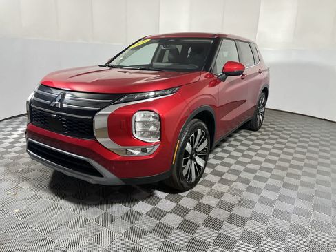 Used 2025 Mitsubishi Outlander AWD image 4