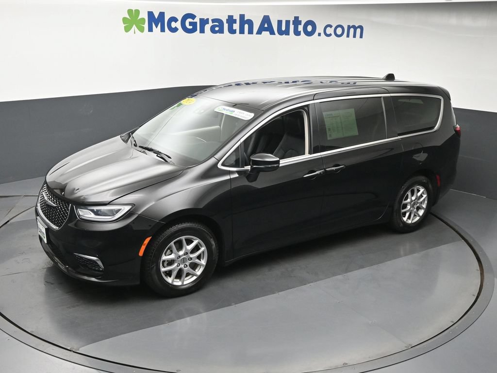 Used 2024 Chrysler Pacifica Touring-L FWD image 25