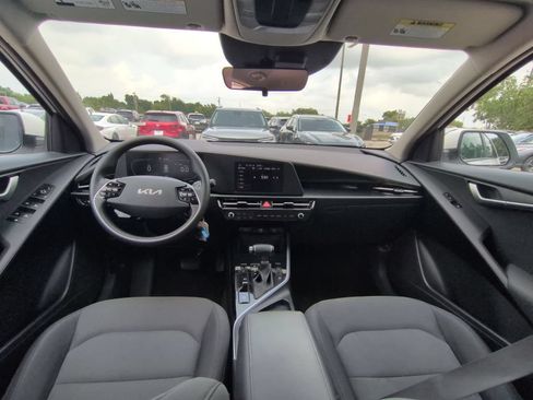 Used 2025 Kia Niro LX FWD image 25