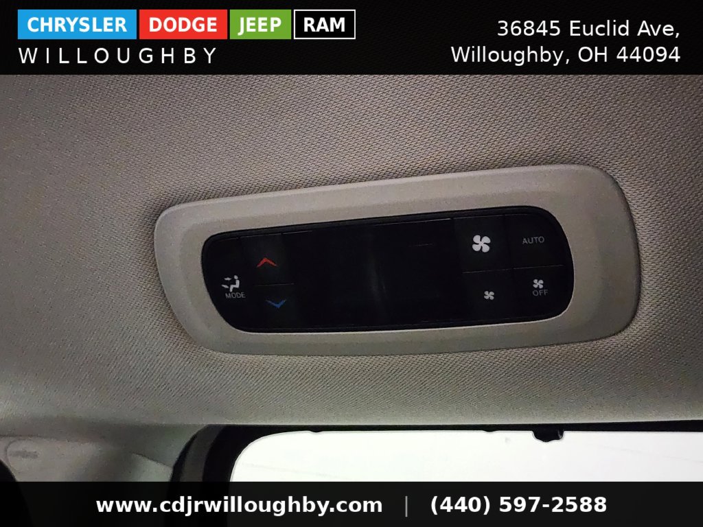 Used 2024 Chrysler Pacifica Touring-L FWD image 28