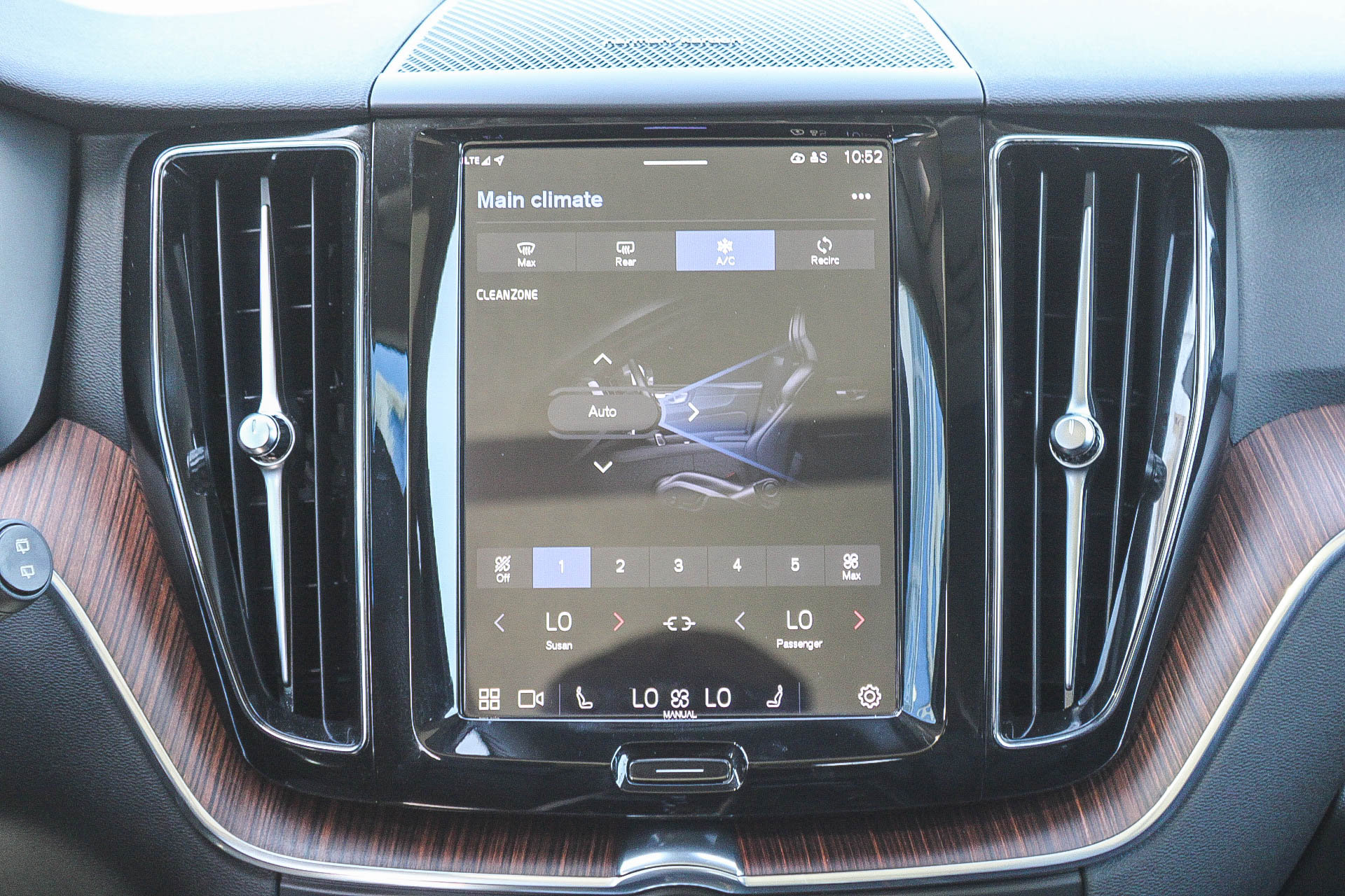 Used 2023 Volvo XC60 B5 Plus w/ Protection Package AWD/4WD image 16