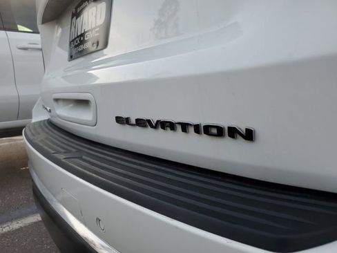 Used 2025 GMC Yukon XL Elevation image 8