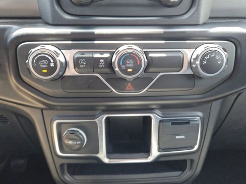 Used 2021 Jeep Wrangler Sport AWD/4WD image 16