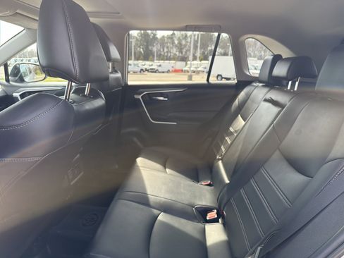 Used 2021 Toyota RAV4 XLE Premium image 31