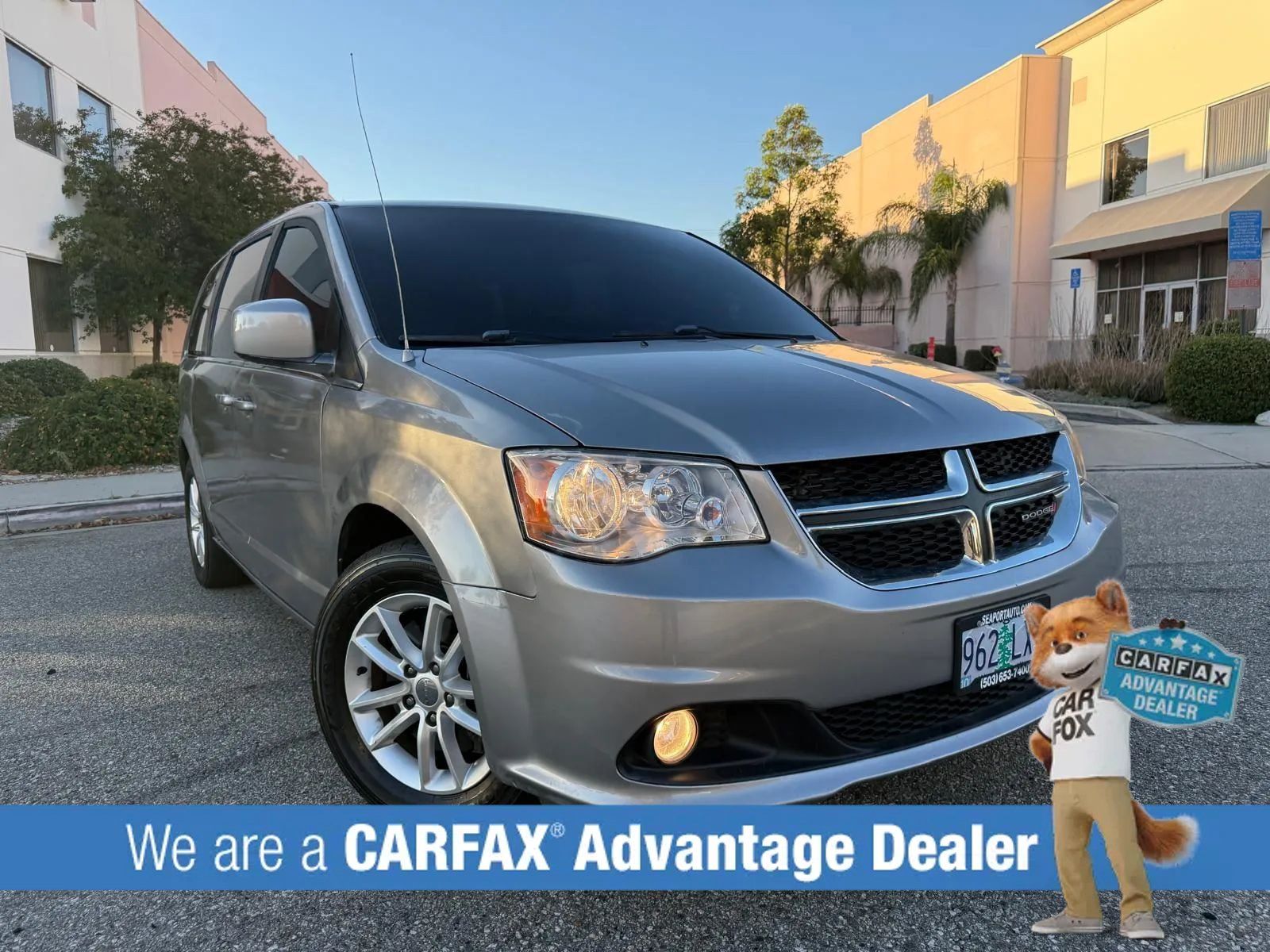 Used 2018 Dodge Grand Caravan SXT FWD image 2