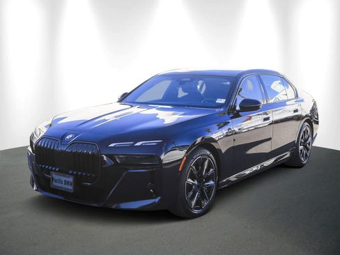 Used 2025 BMW i7 eDrive50 w/ M Sport Package image 3