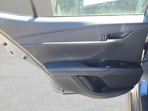 Used 2025 Toyota Camry SE image 12