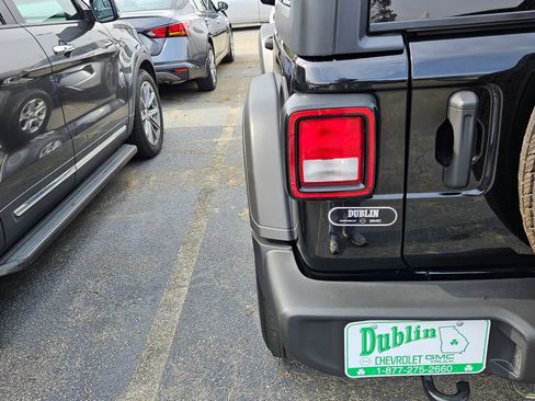 Used 2020 Jeep Wrangler Sport image 15