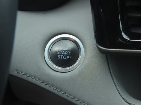 Used 2020 Toyota Highlander Limited FWD image 27