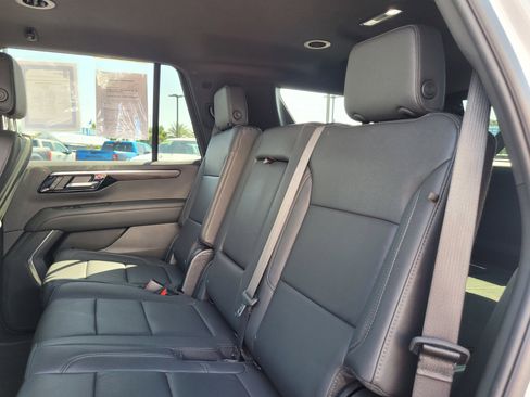 Used 2025 Chevrolet Tahoe LT AWD/4WD image 13