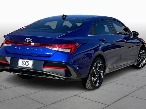 Used 2025 Hyundai Elantra Limited image 13