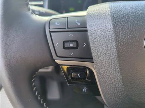 Used 2025 Toyota Camry SE w/ Convenience Package FWD image 14