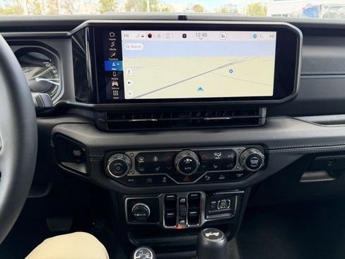 Used 2024 Jeep Wrangler High Altitude image 18