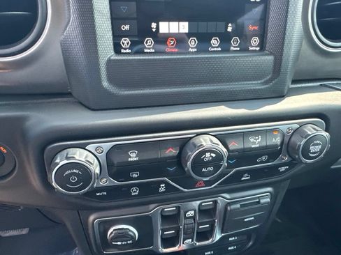 Used 2023 Jeep Wrangler Unlimited Sport AWD/4WD image 17