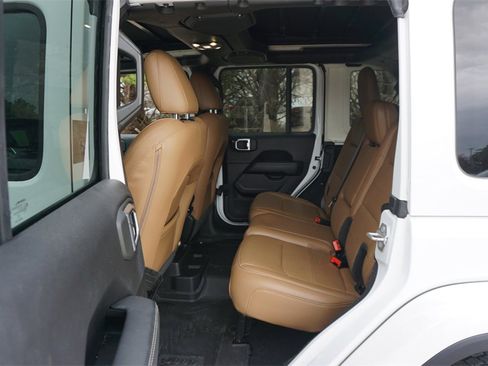 Used 2022 Jeep Wrangler Unlimited Sahara w/ Cold Weather Group image 16