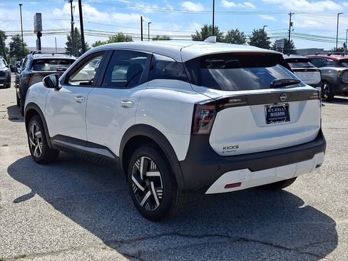 Certified 2025 Nissan Kicks SV w/ Charging Package FWD image 5