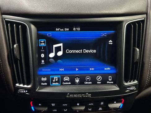 Used 2019 Maserati Levante GranLusso AWD/4WD image 39