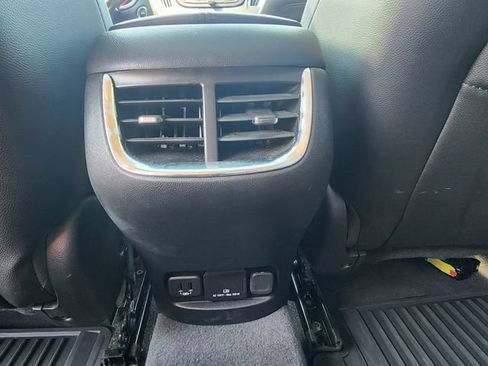 Used 2018 Chevrolet Malibu LT w/ Leather Package FWD image 19