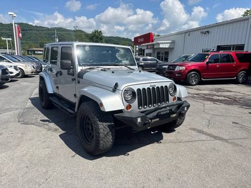 Used 2012 Jeep Wrangler Unlimited Sahara AWD/4WD image 2