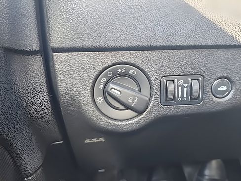 Used 2017 Dodge Charger SXT image 22