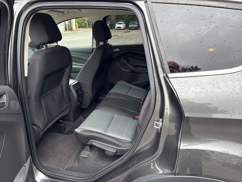 Used 2016 Ford Escape SE w/ Equipment Group 201A image 3