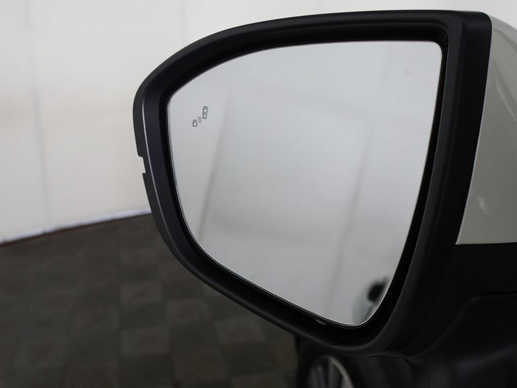 Used 2024 Nissan Pathfinder SL AWD/4WD image 37