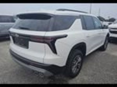 Used 2026 Chevrolet Traverse LT w/ Driver Confidence Package FWD image 8