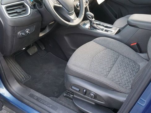 Used 2024 Chevrolet Equinox LT FWD image 23