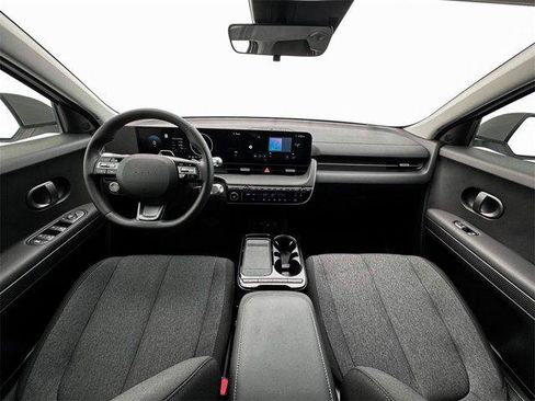 New 2025 Hyundai Ioniq 5 SE image 13