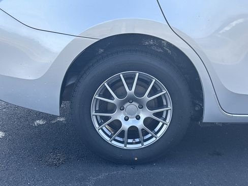 Used 2017 Toyota Corolla LE image 34