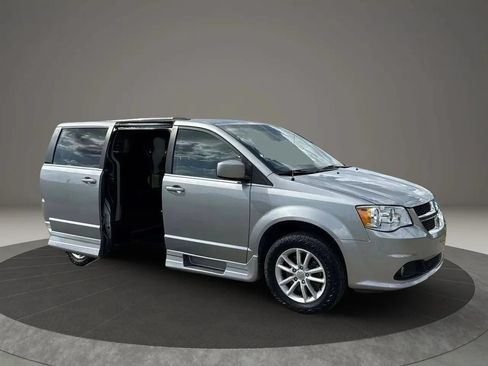 Used 2019 Dodge Grand Caravan SXT FWD image 1