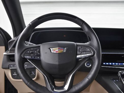 Used 2024 Cadillac Escalade ESV Premium Luxury AWD/4WD image 17
