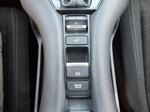 Used 2023 Honda HR-V LX image 17