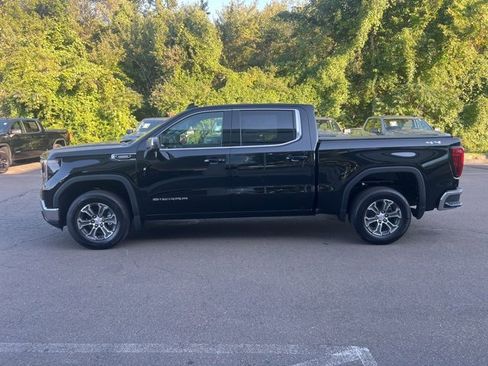 New 2026 GMC Sierra 1500 SLE image 2
