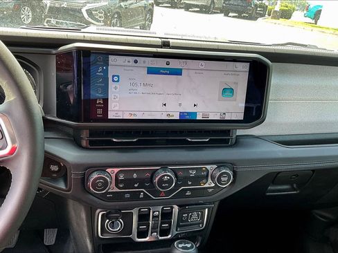 Used 2025 Jeep Wrangler Sahara AWD/4WD image 5