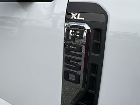 New 2026 Ford F250 XL w/ XL Off-Road Package AWD/4WD image 9