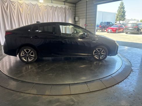 Used 2022 Toyota Prius XLE FWD image 4