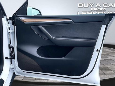 Used 2023 Tesla Model Y Long Range AWD/4WD image 23