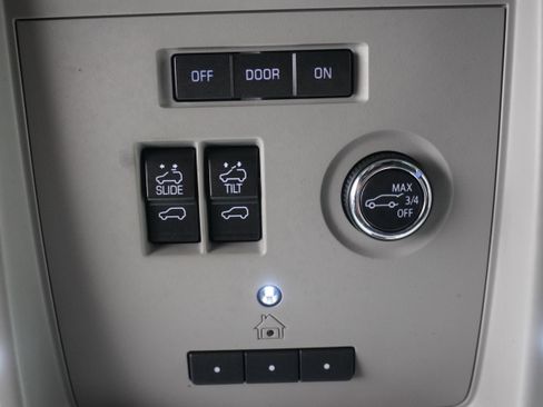 Used 2020 Cadillac Escalade Luxury RWD image 24