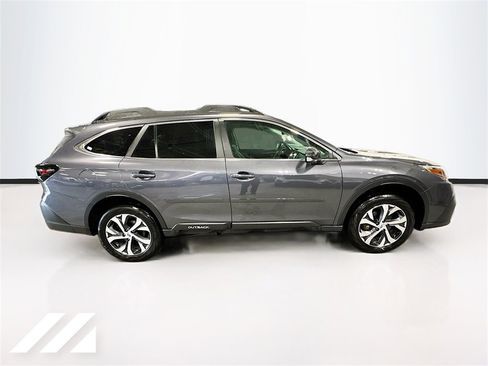 Used 2022 Subaru Outback Limited image 4