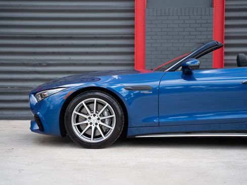 Used 2023 Mercedes-Benz SL 43 AMG image 3