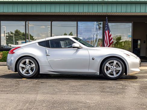 Used 2012 Nissan 370Z Touring w/ Aerodynamics Pkg RWD image 9