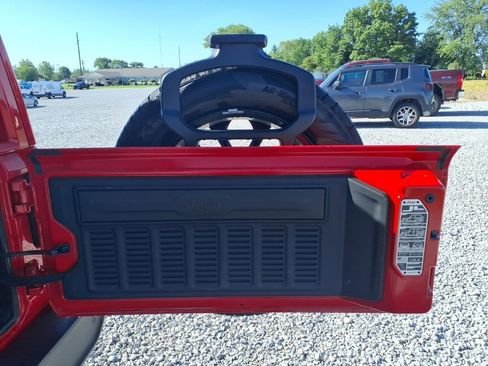 Used 2025 Jeep Wrangler Unlimited Sahara w/ Safety Group AWD/4WD image 24