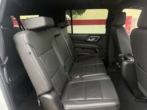 Used 2024 Chevrolet Suburban LT RWD image 32