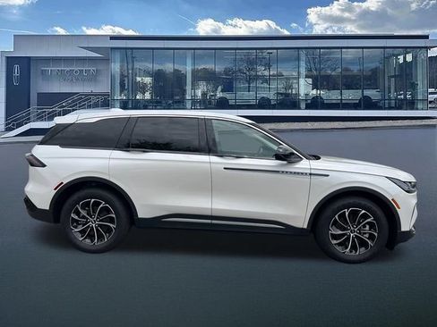 New 2026 Lincoln Nautilus Premier AWD/4WD image 9