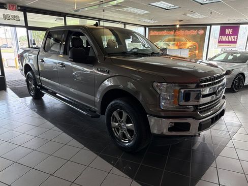Used 2020 Ford F150 XLT w/ Equipment Group 302A Luxury AWD/4WD image 4